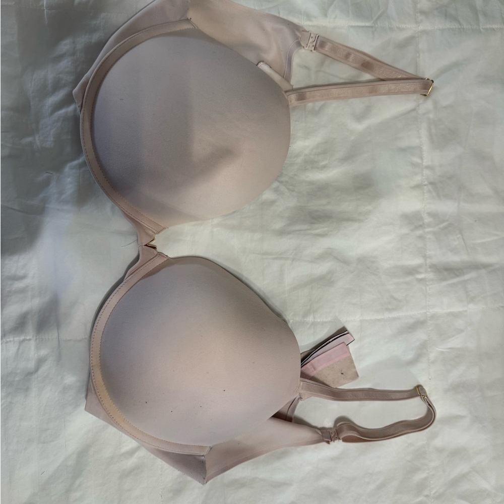 Victoria's Secret Cream T-Shirt Bra with Seamless Design